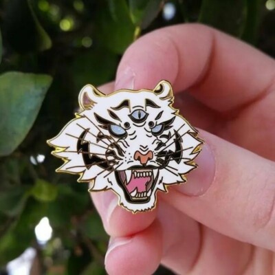 Tiger Deko Abzeichen Emaille Pin Brosche Revers Anime Geschenk Kleidung Zubehör 