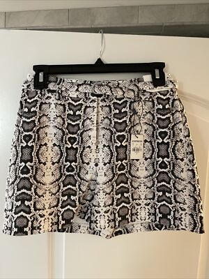 Womens Express Size 0 Shorts  NWT! Snake print, Midi High Rise, Belt & Pockets