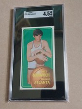 1970-71 TOPPS #123 PISTOL PETE MARAVICH ATLANTA HAWKS ROOKIE CARD SGC 4.5 VG/EX+. rookie card picture