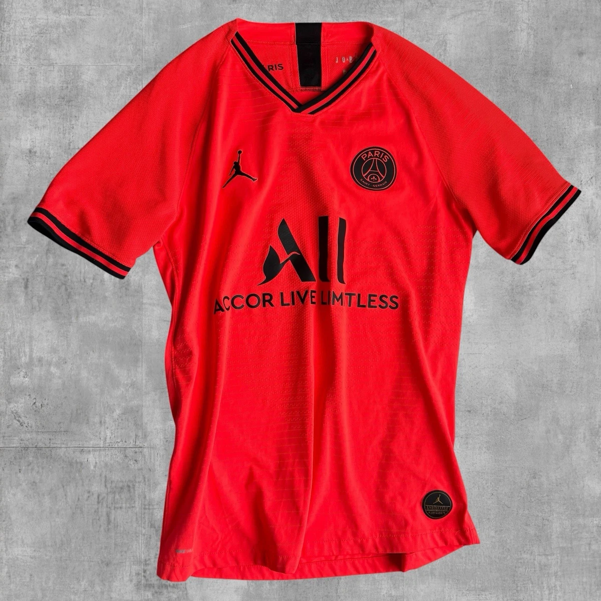 Size M Paris Saint-Germain International Club Soccer Fan Jerseys