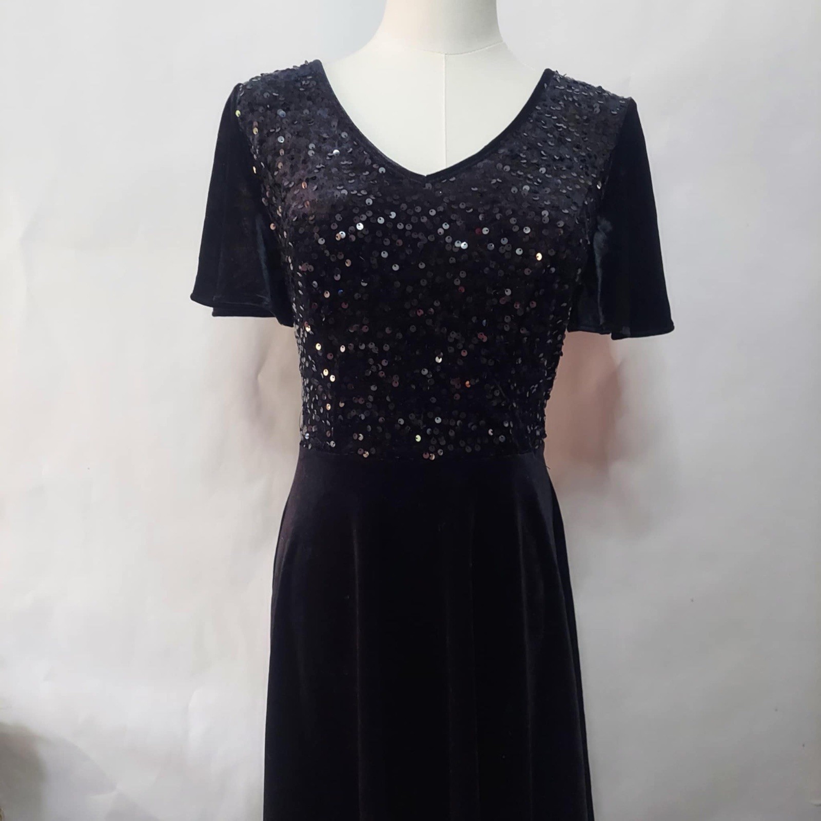 Elegant Sz S Short Sleeve Sequin Velvet A-Line Cocktail Dress for Semi-Formal Occasions