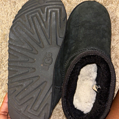 UGG Women's Black Suede Ankle Bootie Slip-On Lined Round Toe Logo Sz 6