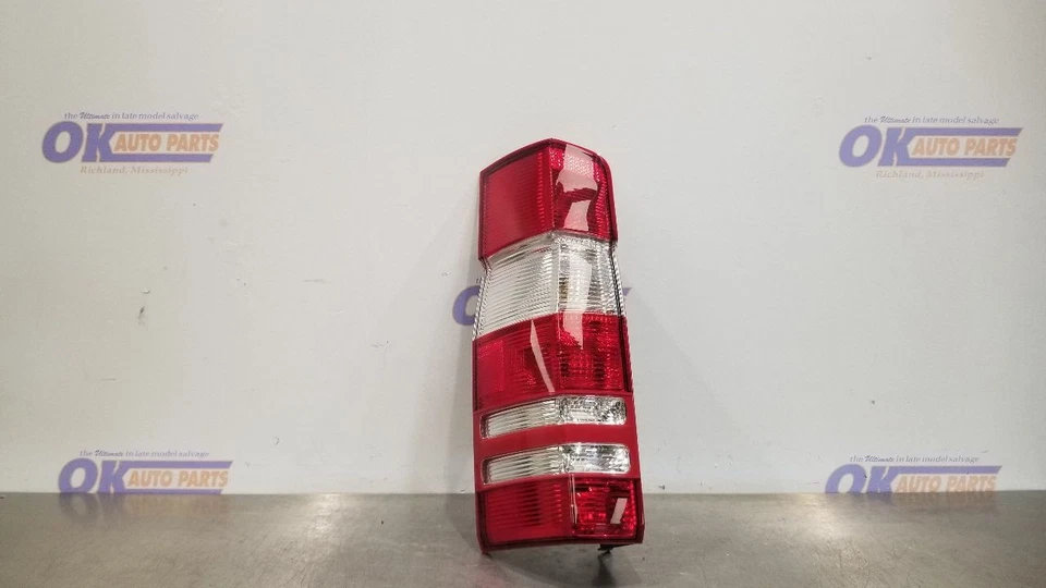 18 MERCEDES BENZ SPRINTER 2500 W906 MONTAJE LUZ TRASERA CONDUCTOR IZQUIERDO Foto 2 de 4