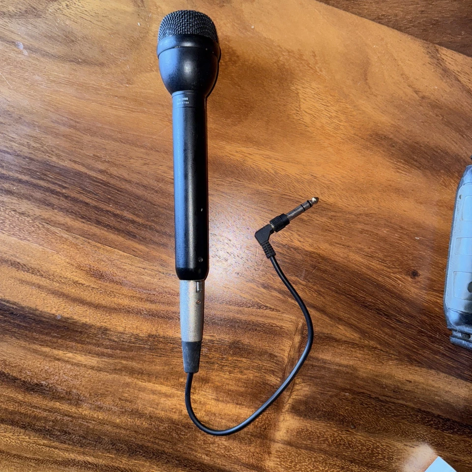 Electro-Voice EV RE50B Omnidirectional Dynamic Handheld Microphone ( no bag) - Image 2 of 4