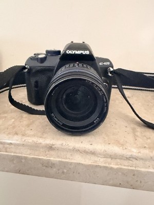 OLYMPUS E-420 W/14-42MM LEN CAMERA