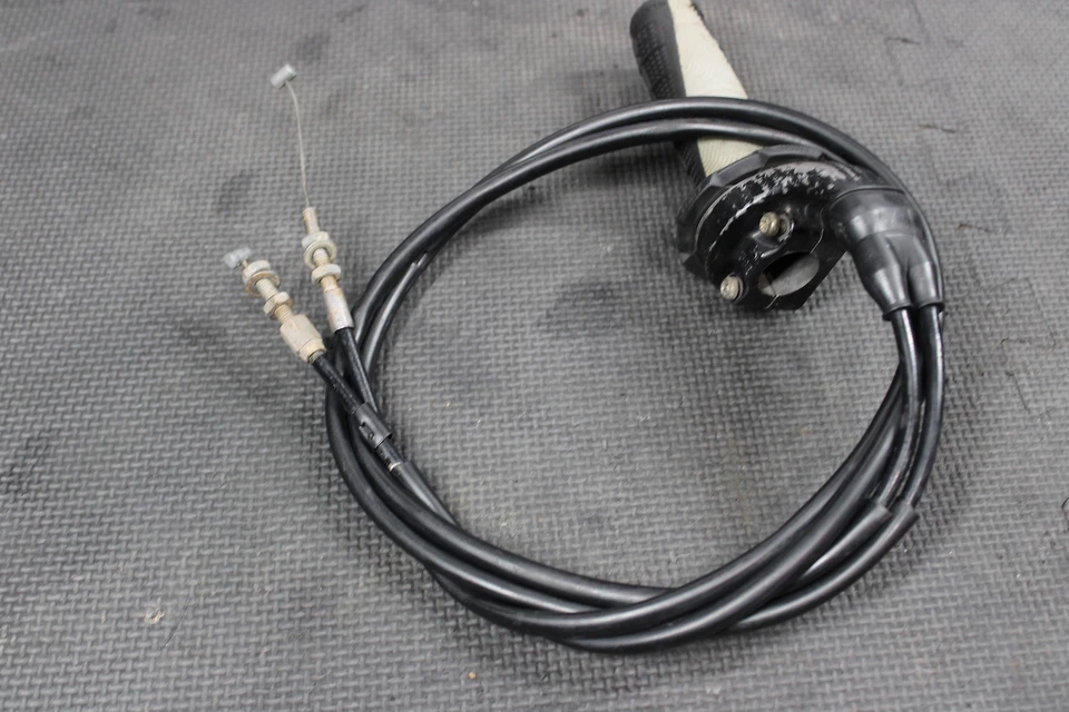 Yamaha YZ426F YZ400F 2000 OEM EMPUÑADURA DE ACELERADOR DERECHA 5BE-26281-01-00 Foto 2 de 4