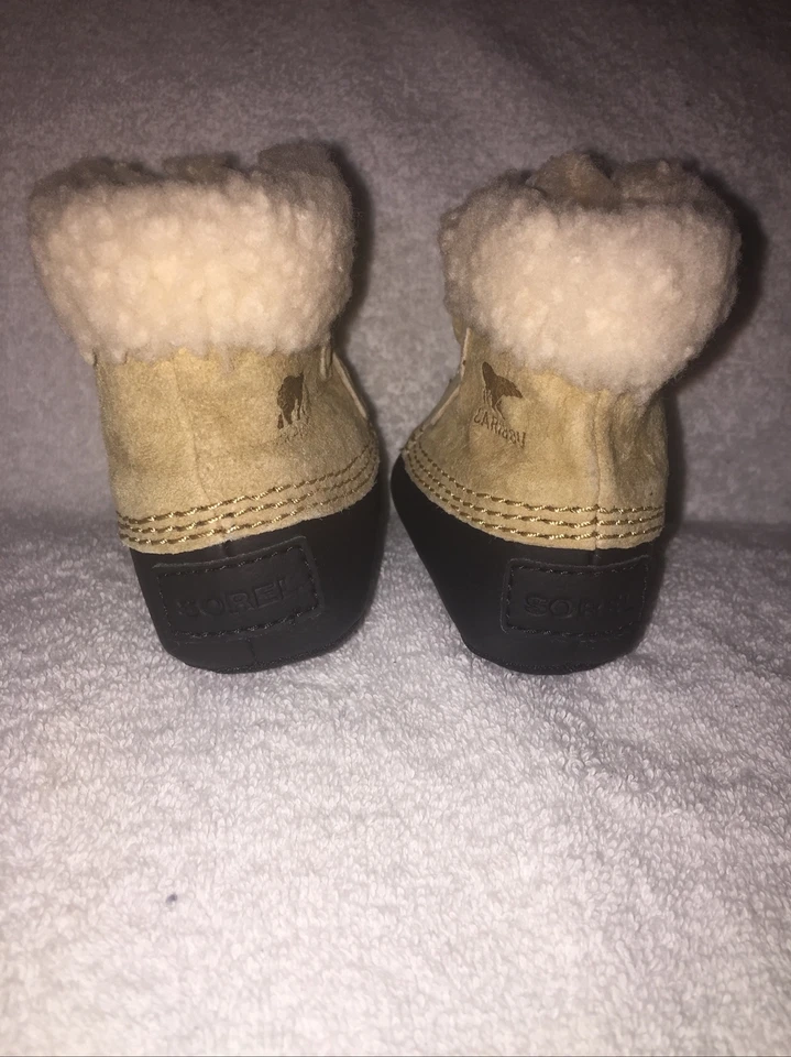 Botines caribú forrados Sorel para niños pequeños talla 2~~USADOS EN EXCELENTE ESTADO~~ Foto 3 de 4