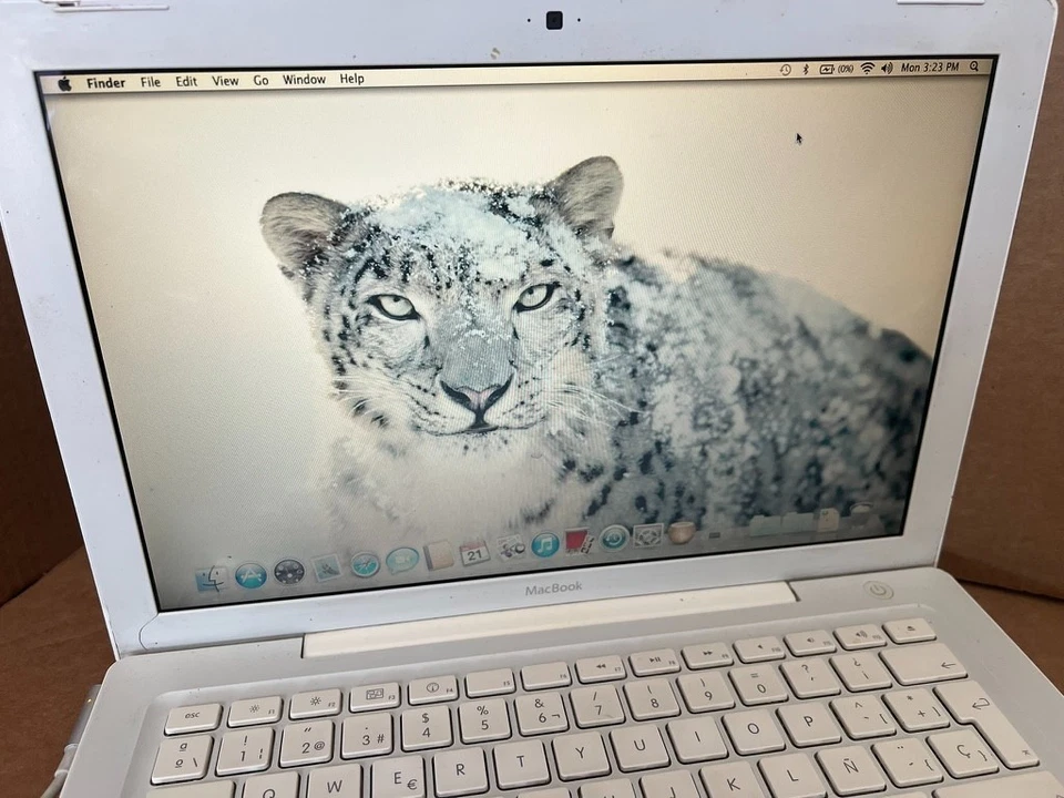 MacBook 13" 2009 A1181 HDD/SSD 6GB RAM MB881LL/A Snow Leopard 10.6.8 + Adove CZ4 - Image 2 of 4