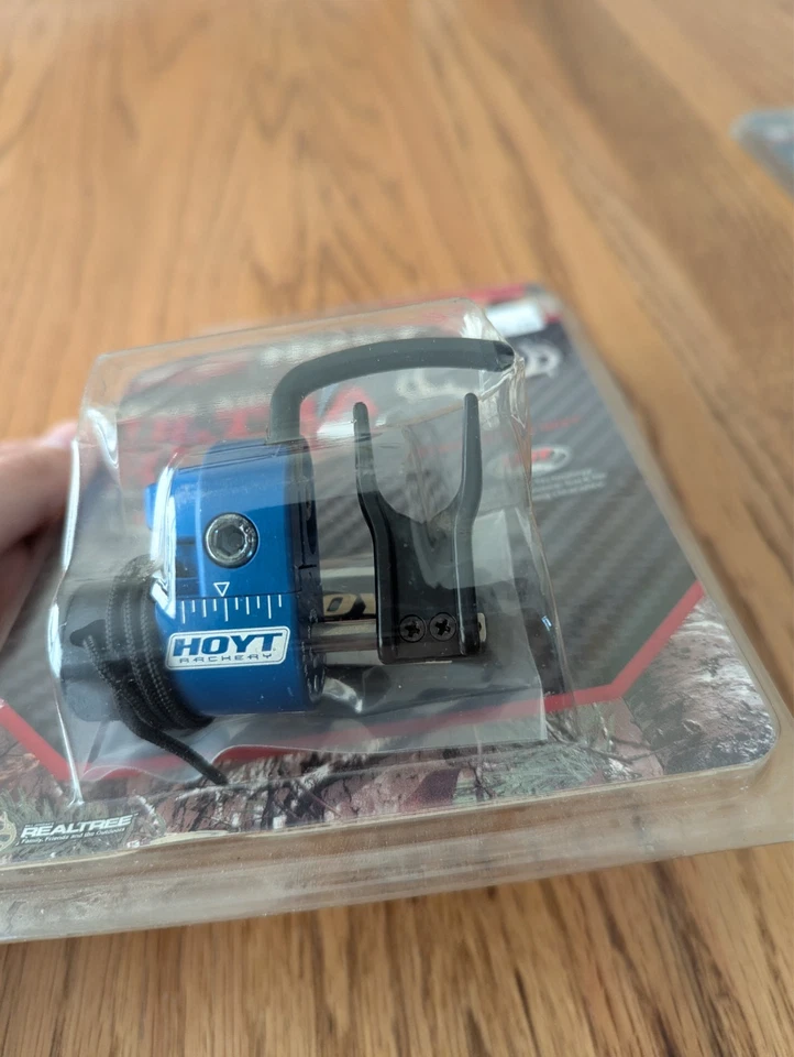 Hoyt Ultra Rest -- Left Hand -- Blue -- New!! - Image 2 of 3