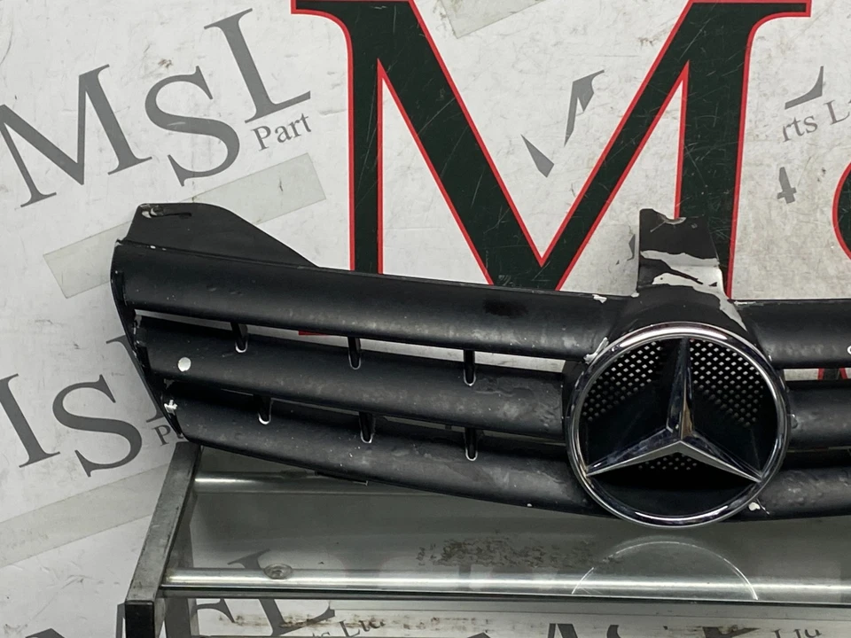 REJILLA PARACHOQUES DELANTERO ORIGINAL MERCEDES BENZ W219 CLS 55 AMG A2198800783 (ROTO) Foto 2 de 4