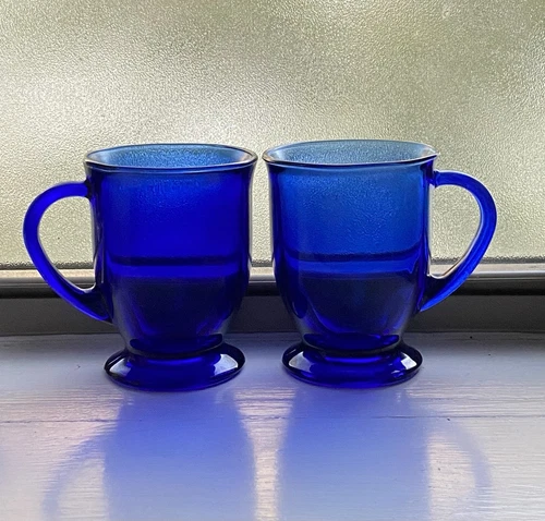 Vtg Set of 2 Anchor Hocking Cobalt Blue Glass Footed Coffee Mugs USA 5" (Lot 2)