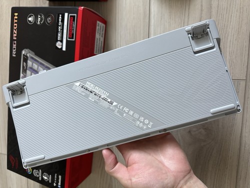 ASUS ROG Azoth 75% Wireless and ROG Keris Wireless and white replacement panel - Photo 2/10