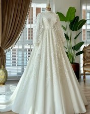 Elegant Long Sleeve High Neck Bridal Gowns Bohemian Balloon Sleeve Cubic Lace