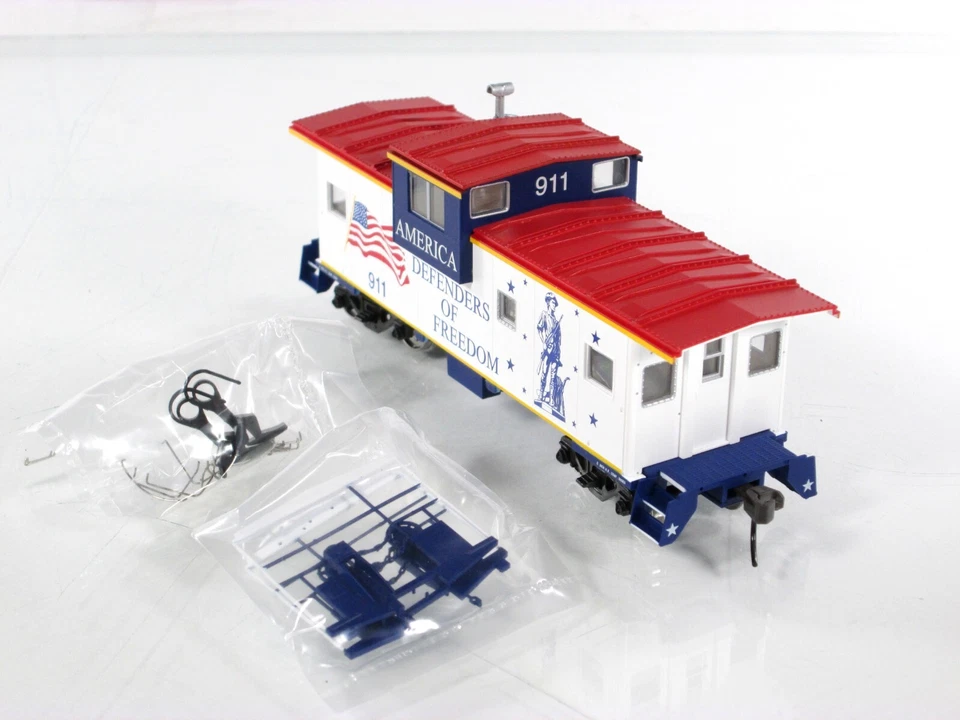 HO Scale ***AMERICA DEFENDERS of FREEDOM*** Spirit USA Caboose 911 -  Atlas 1992 - Image 3 of 4