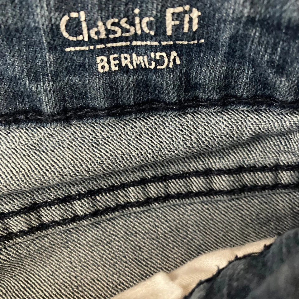 Croft & Barrow Shorts Womens Size 4 Bermuda Cuffed Medium Wash Stretch - Image 4 of 4