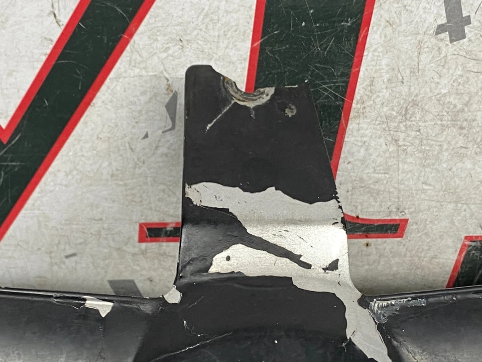 REJILLA PARACHOQUES DELANTERO ORIGINAL MERCEDES BENZ W219 CLS 55 AMG A2198800783 (ROTO) Foto 4 de 4