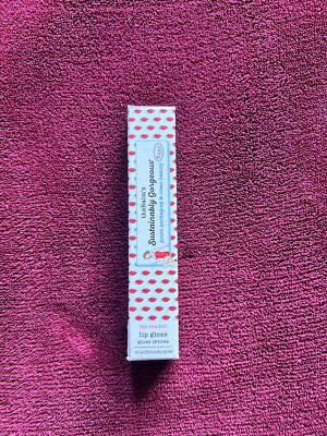 the balm nachhaltig wunderschöner Lipreader Lipgloss