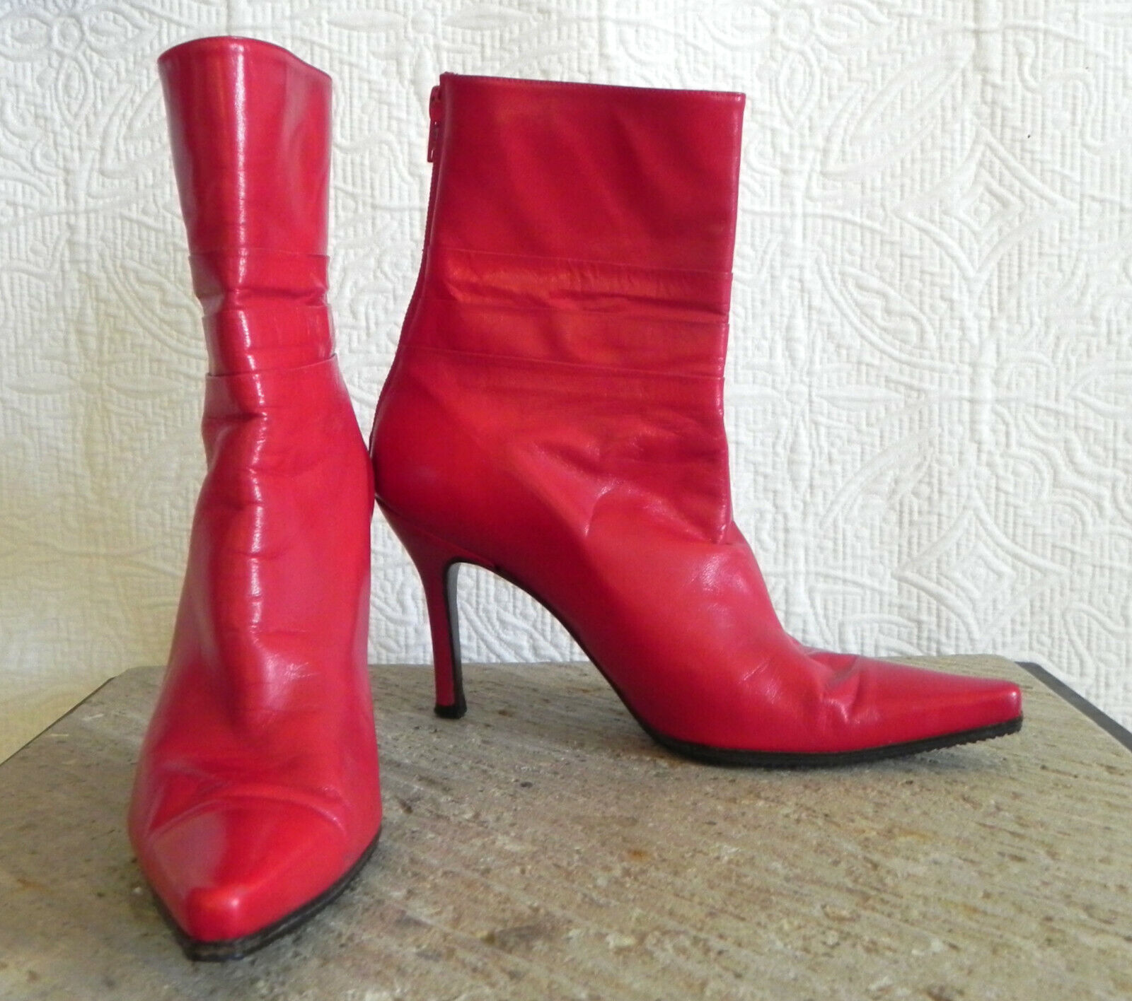 Stuart Weitzman Ankle Boots Red Leather Pointy Toe Back Zip 3.5