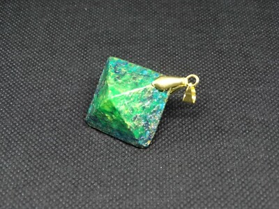 Schutz- und Wohlfühlanhänger. Schutzschmuck. Bipyramide