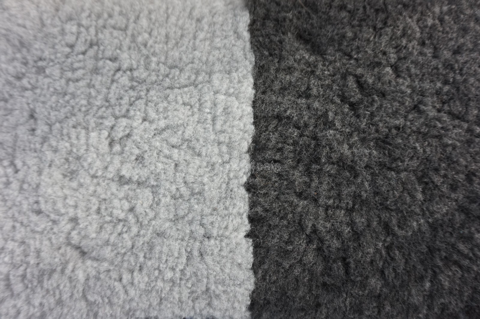 Professional greenbacked veterinary bed.🐾 25m Rolls. Soft fleece vet