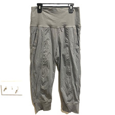 Lululemon Women's Gray High Waist Joggers Cropped M 8 Workout Athleisure Comfort