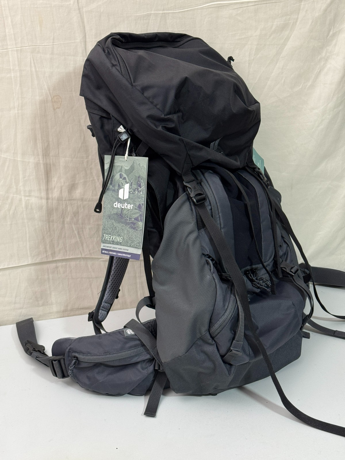 New Deuter Futura Air Trek 60+10 Trekking Backpack (black-graphite) w/ frame