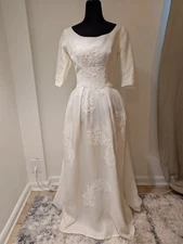 Vintage 1950s Unbranded Ivory Lace Pearl Wedding Dress 3/4 Sleeve Button Back