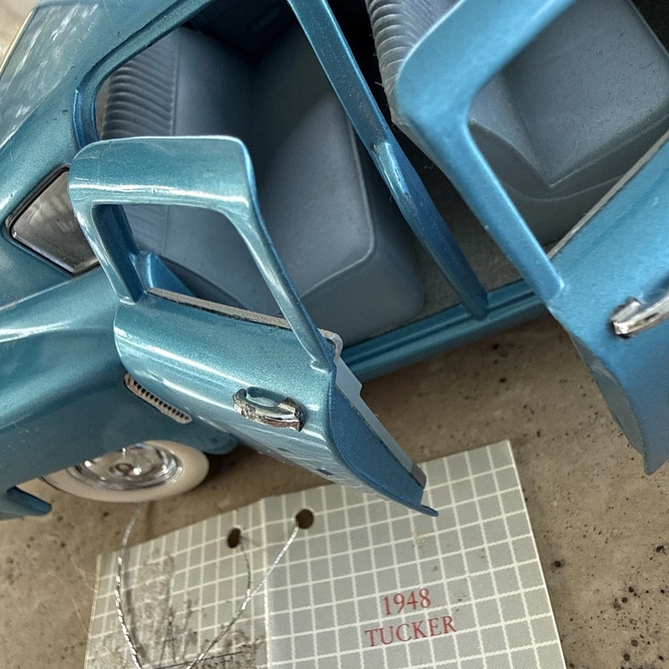 Литой автомобиль Franklin Mint 1948 Tucker Torpedo Waltz синий 1:24 ОТДЕЛЬНО без коробки - Изображение 4 из 4