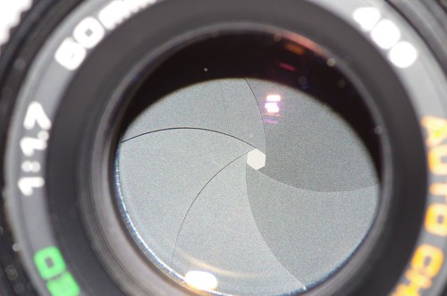 Objectif pour Pentax K 50mm f1,7 CHINON' avec bouchon pare-soleil et housse TBE. - Foto 17 di 24