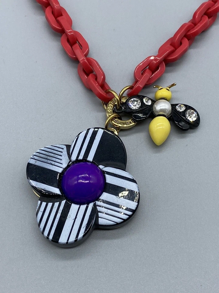 "Collar de cadena de eslabones rojos Juicy Couture 30"" flor abeja dijes logotipo tono dorado raro" Foto 2 de 4