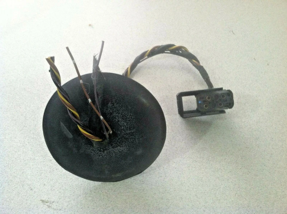 BMW 750i 750Li E65 E66 2004-2008 ~ tapón de bomba de combustible del lado derecho ~ pieza OEM Foto 3 de 4