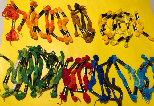 Lote de 65 mini madejas de abrigos y Clarks hilo de bordar hilo dental - Imagen 3 de 3