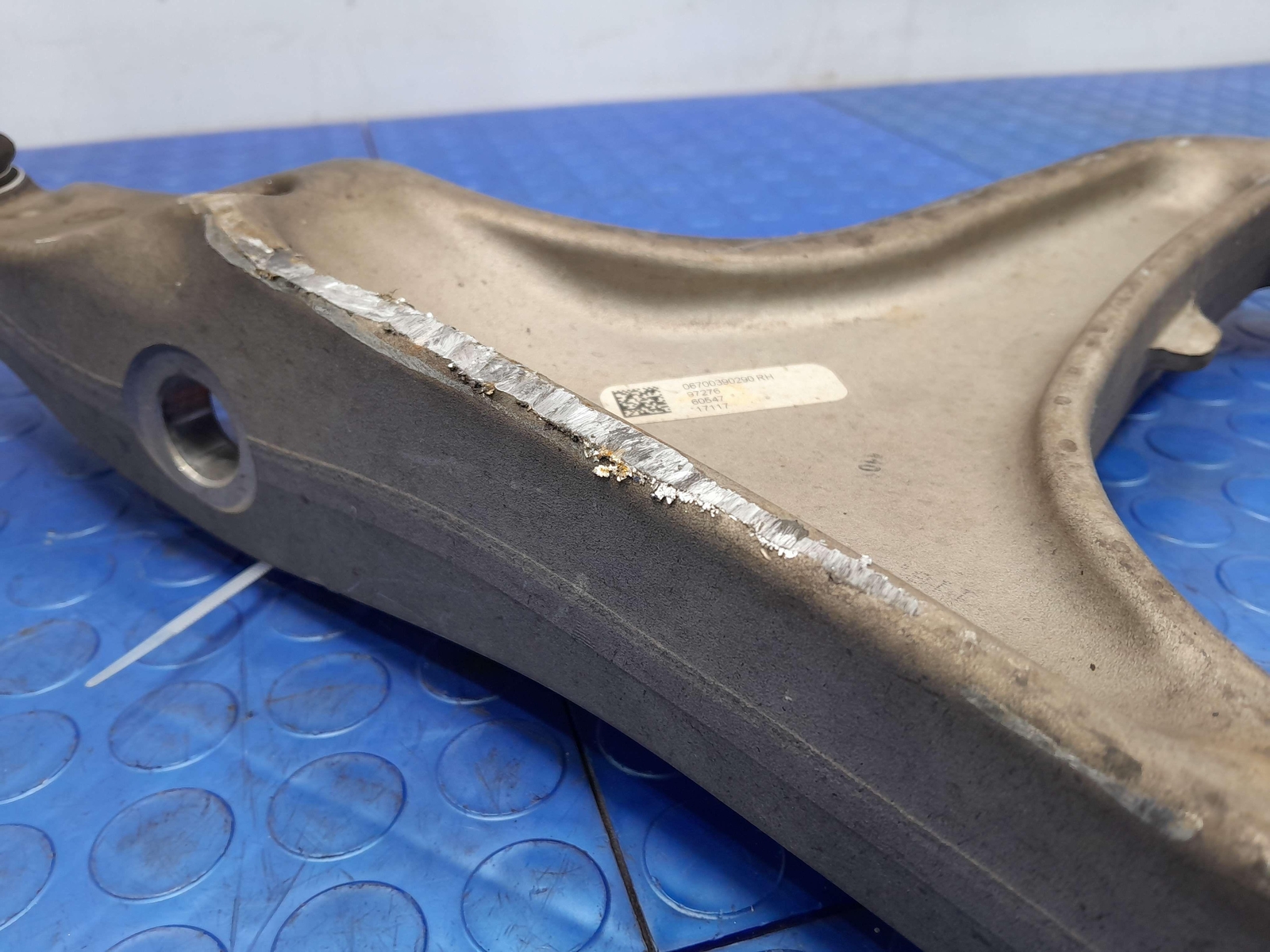 17-24 Maserati Ghibli Front Lower Control Arm Right Passenger Side OEM 670039029