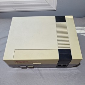 Nintendo NES-001 Console System w/ 1 Controller & Zapper &ndash; Untested *
