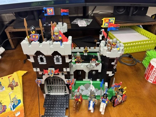 LEGO 6086 Black Knight's Castle with instructions, 99.9% complete! RARE