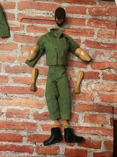 Vintage 1975 GI Joe Adventure Team Hasbro Broken BodyFigure Works Some W/Clothes