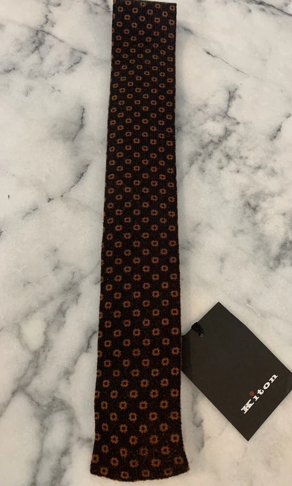 Gravata Kiton 100% Cashmere Geométrica Foulard Extremidade Quadrada Extra Longa Extra Grande 63” Nova com etiquetas - Imagem 2 de 4