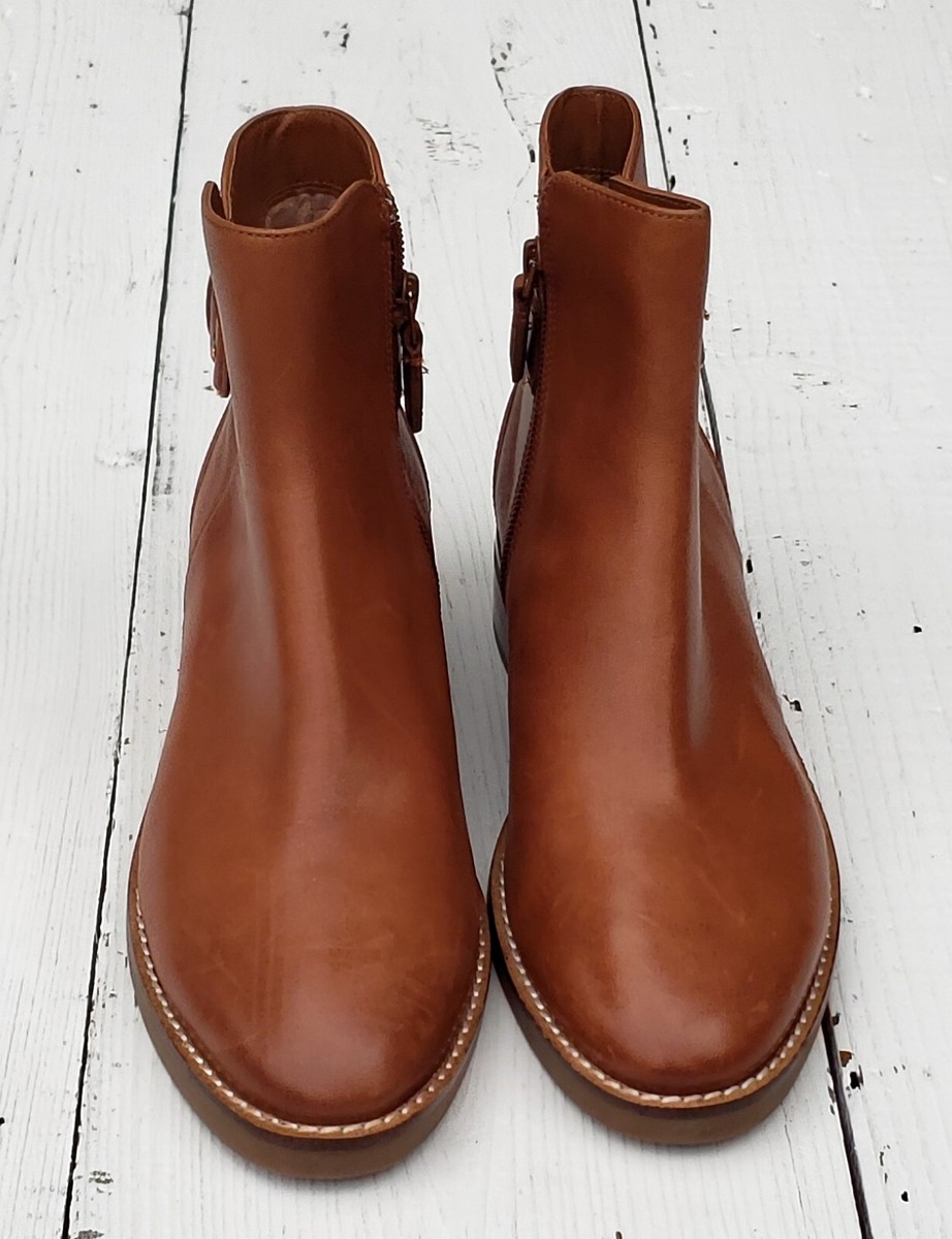 Cole Haan Women display picture 3