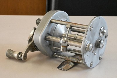 PFLUEGER SUPREME 1573 フリースプール