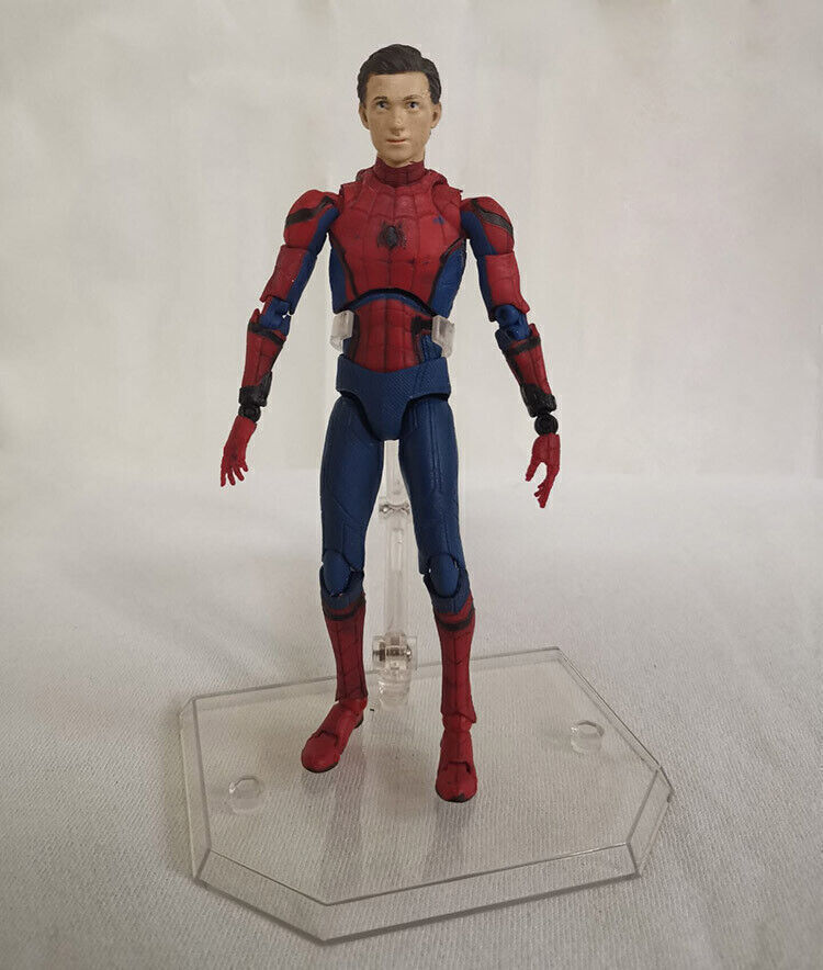 アメコミ MAFEX No.103 SPIDER-MAN Ver.1.5 Mafex No. 103 Spider-Man Homecoming Ver.1.5 Action Figure