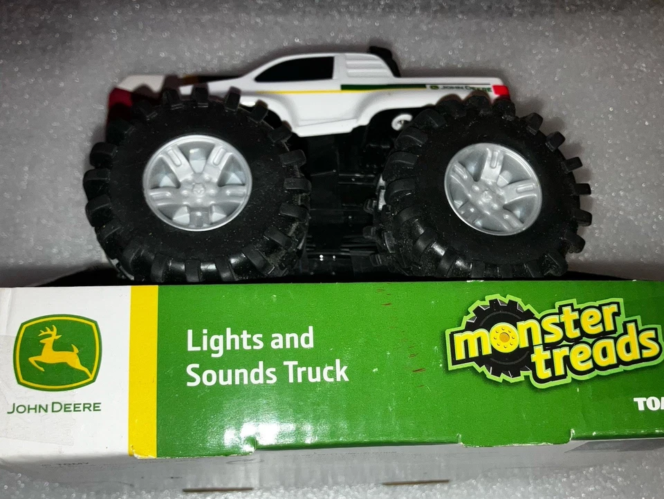 Camión oficial John Deere Monster Treads luces y sonidos blanco Foto 3 de 4
