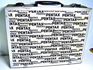 PENTAX AUTO 110 SYSTEM VOLLKOFFER 5 OBJEKTIVE KAMERA MOTOR BLITZ (LESEN!!)