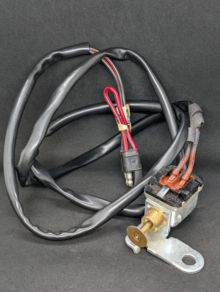 Nuevo de Lote Antiguo 1967 1968 Ford Mustang Mercury Cougar 3 Velocidades Lámpara de Retroceso Interruptor de Luz Foto 2 de 4