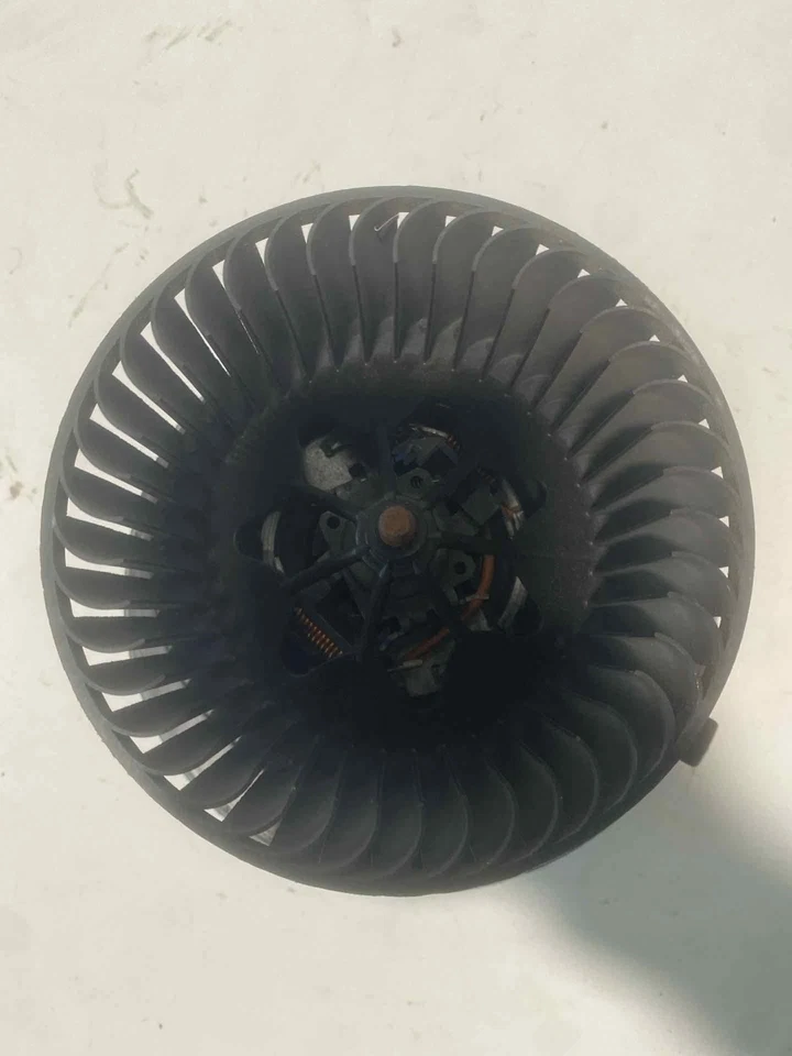 Motor soplador HVAC usado se adapta a: Audi A3 Sdn 2010 doble zona climatronic grado A Foto 2 de 4