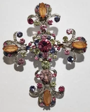 DECORATIVE CRYSTAL CROSS LAPEL PIN OR PENDANT WITH FACETED CRTSTALS