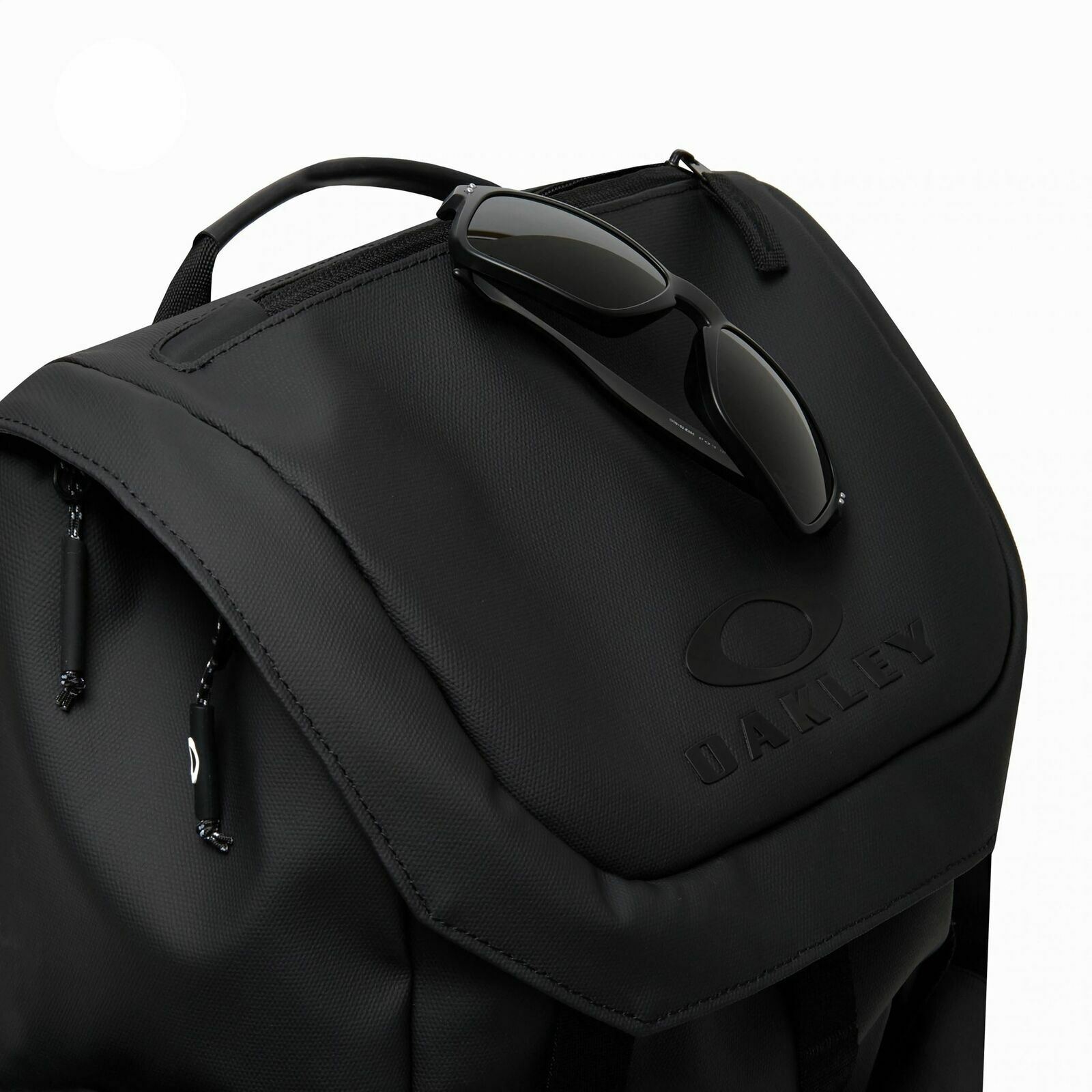 oakley multi pocket backpack