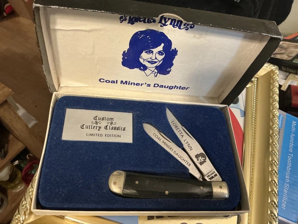 2 SETS Knives one set QUEEN OF COUNTRY MUSIC, LORETTA LYNN. 1 SET CONWAY Twitty￼ - Image 2 of 4