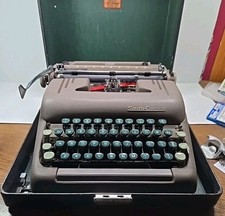 VINTAGE SMITH CORONA SILENT SUPER PORTABLE MANUAL TYPEWRITER W/KEY GREEN KEYS thumbnail