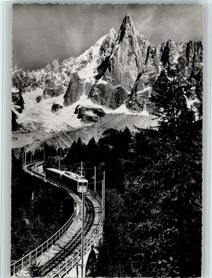 12091424 - Massiv Mont Blanc - Le train du Montenvers et l`aiguille du Drue