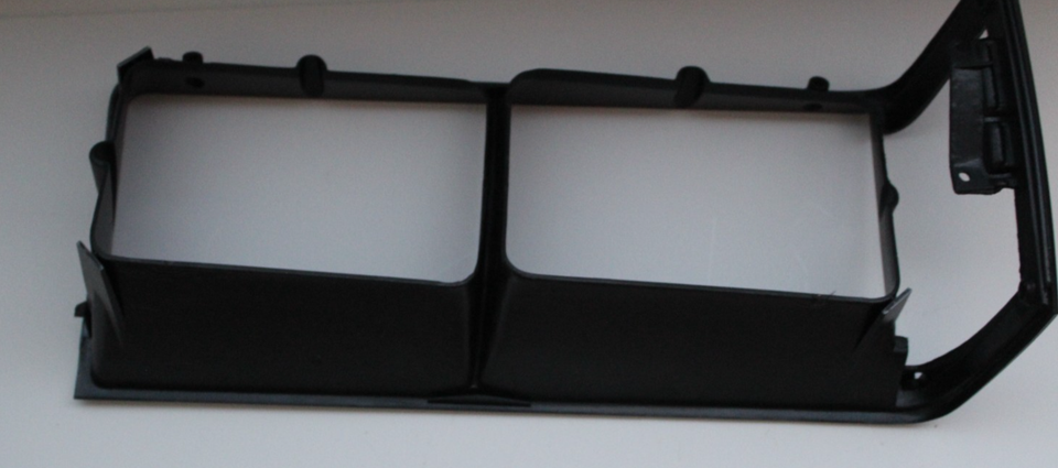 Headlight Grand National Regal 81-87 Bezel Screw Kit-Black 1